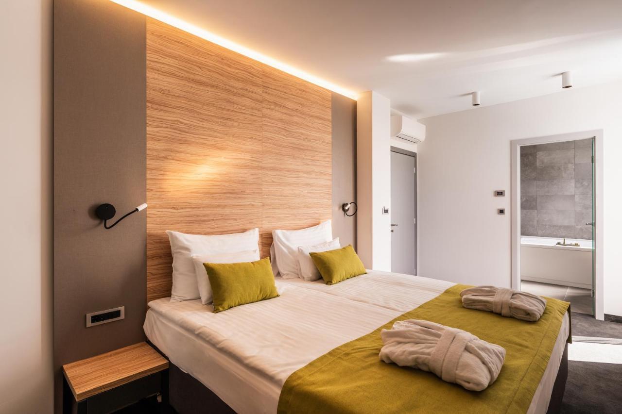Hotel Olea ノヴァリャ エクステリア 写真